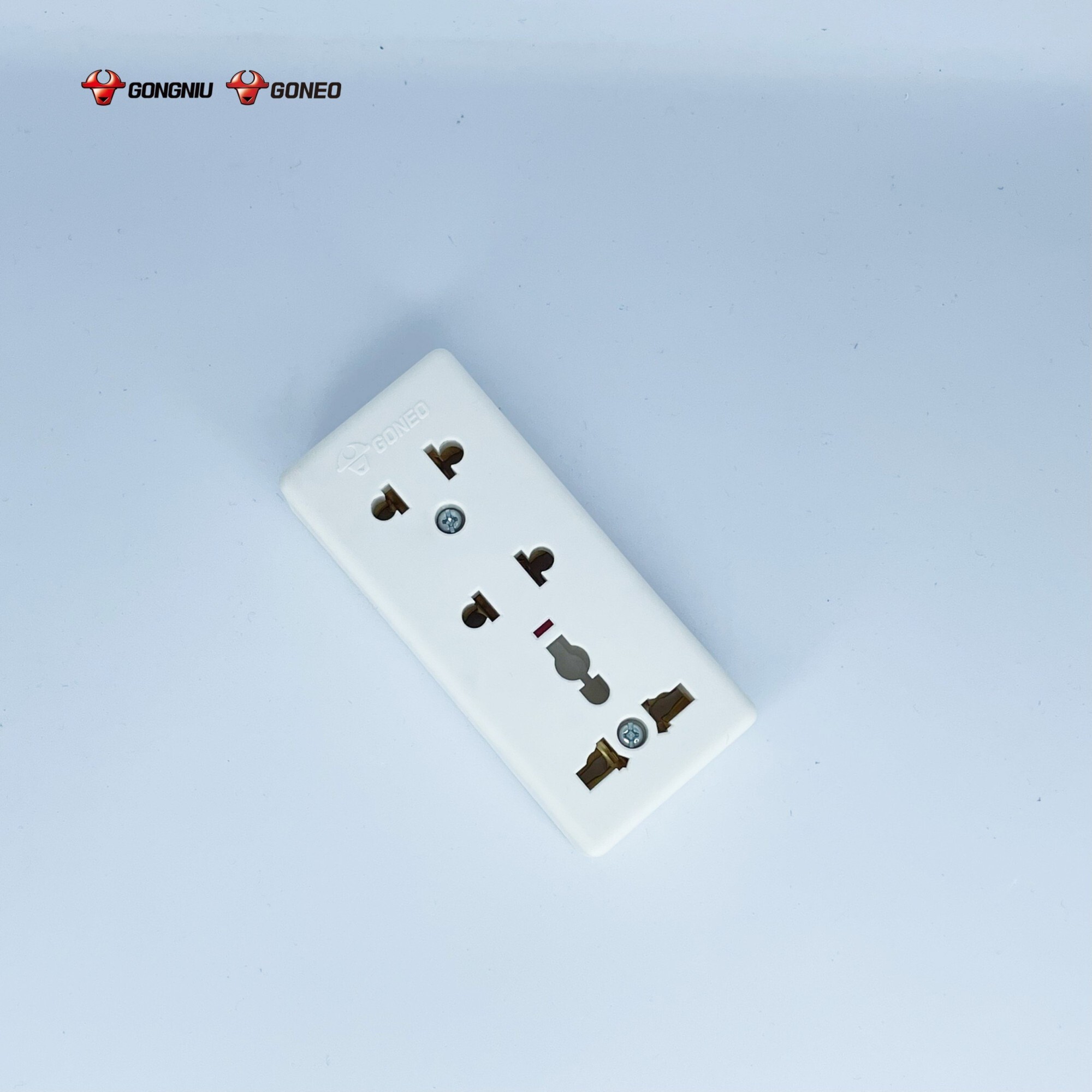 Ổ Cắm Điện GONEO W0210 - 3 Cổng An Toàn