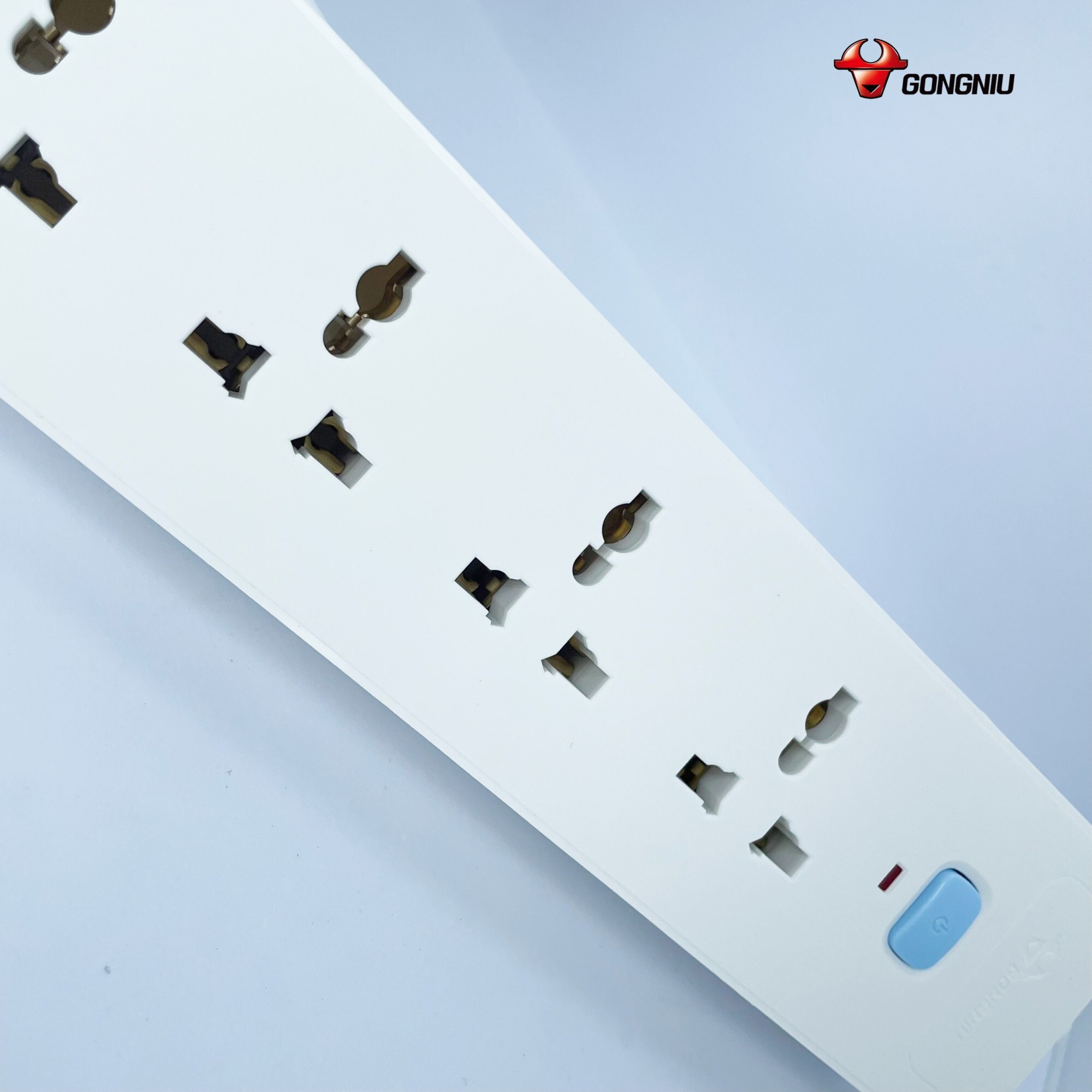 Ổ Cắm Điện Chống Cháy GONEO 5 Ổ Đa Năng 1 Công Tắc - N1050