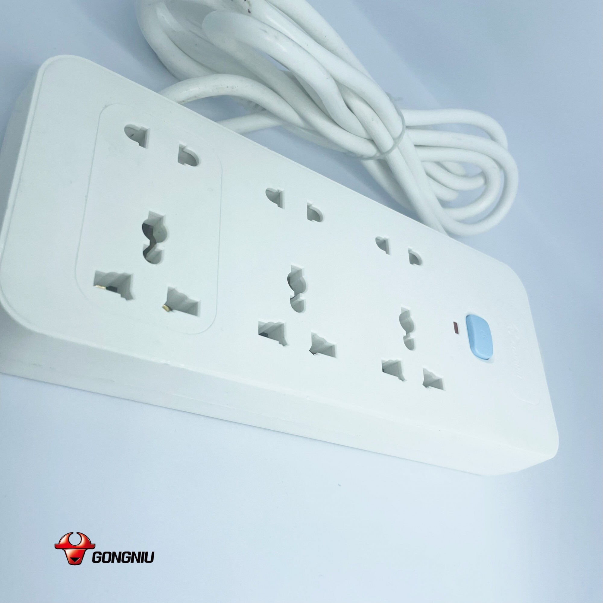 Ổ Cắm Điện Chống Cháy Gongniu 6 Ổ Đa Năng 1 Công Tắc 2500W – N1330