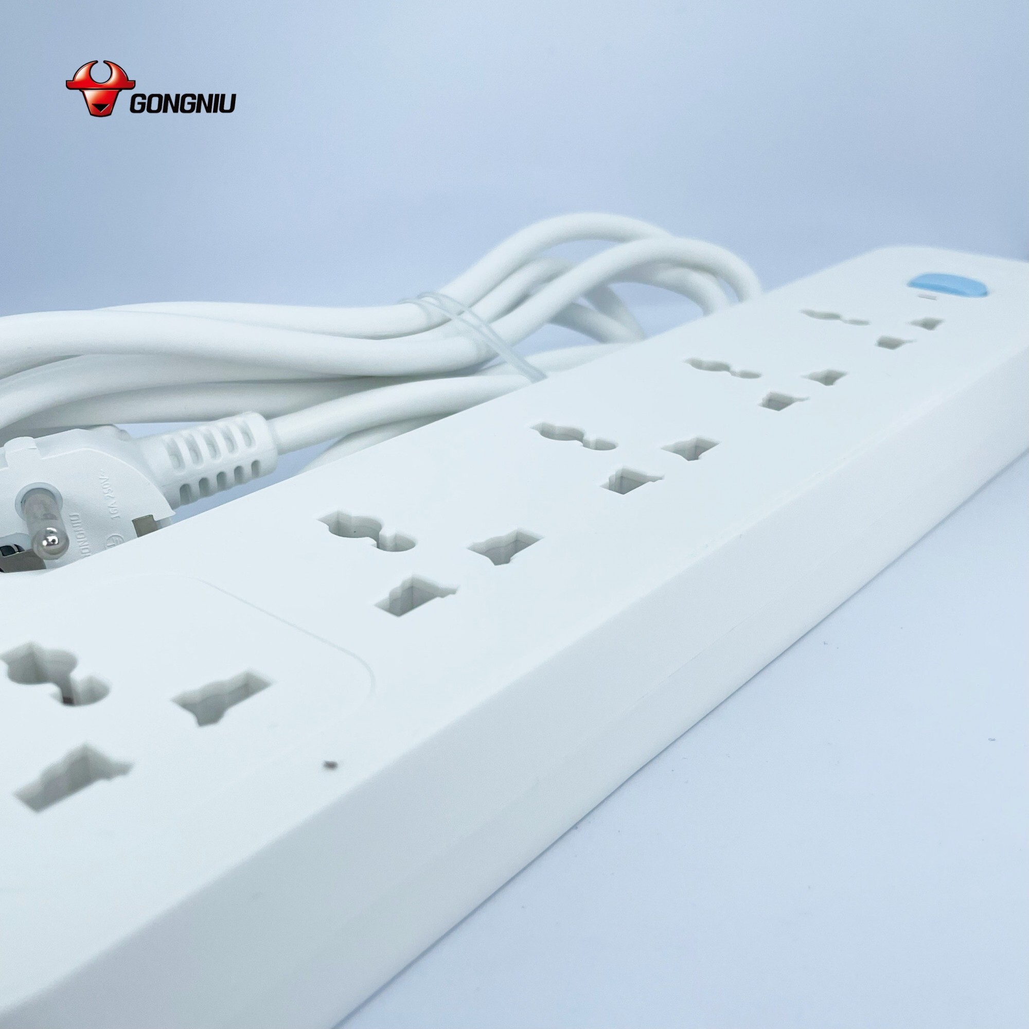 Ổ Cắm Điện Chống Cháy GONEO 5 Ổ Đa Năng 1 Công Tắc - N1050