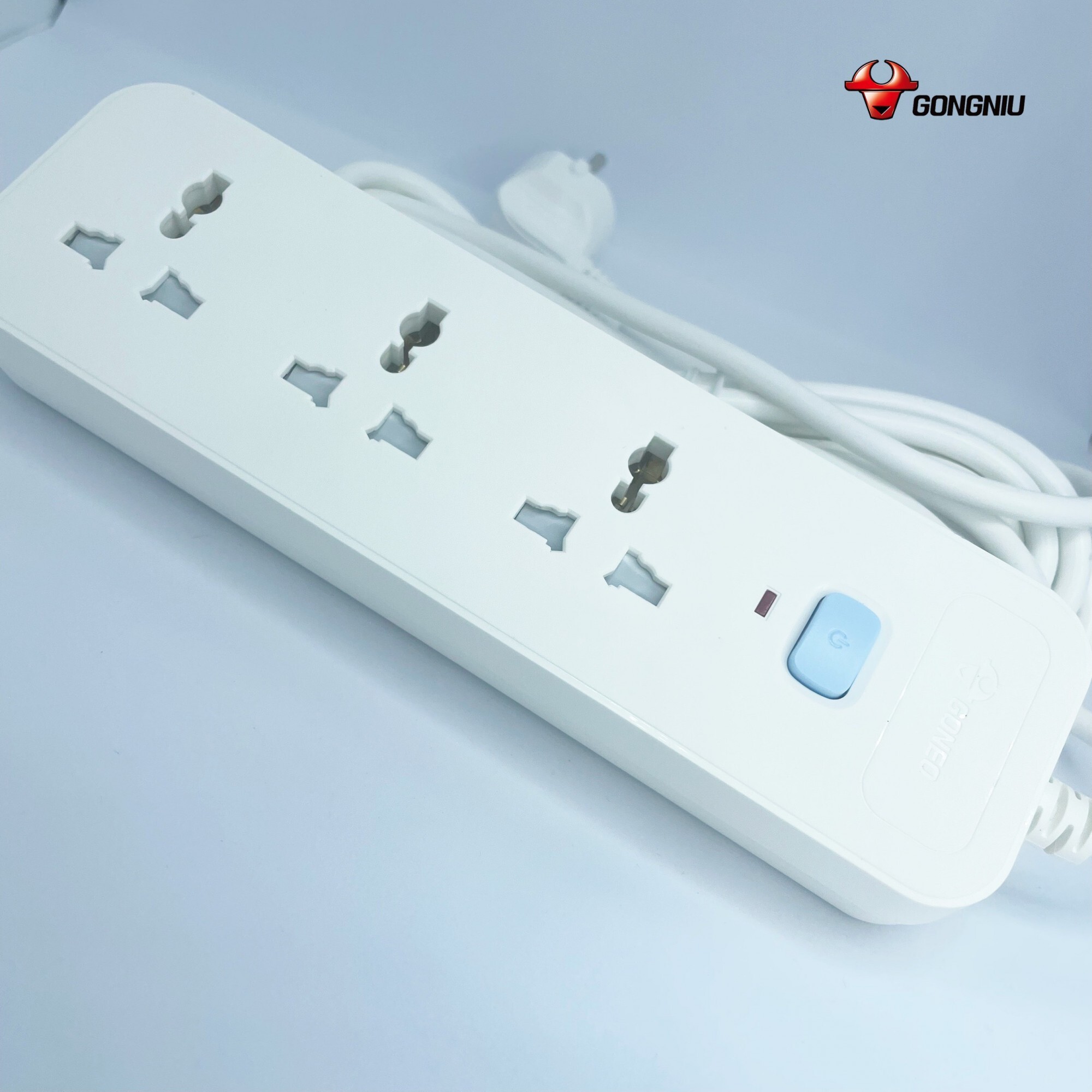 Ổ Cắm Điện Chống Cháy GONEO 3 Ổ Đa Năng 1 Công Tắc 2500W – N1030