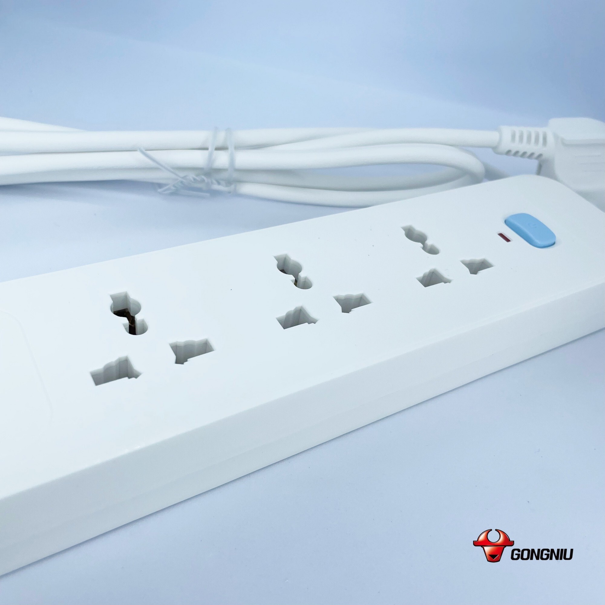 Ổ Cắm Điện Chống Cháy GONEO 3 Ổ Đa Năng + 2 USB 1 công tắc 2500W/10A Dây Dài 1.8m - N103U