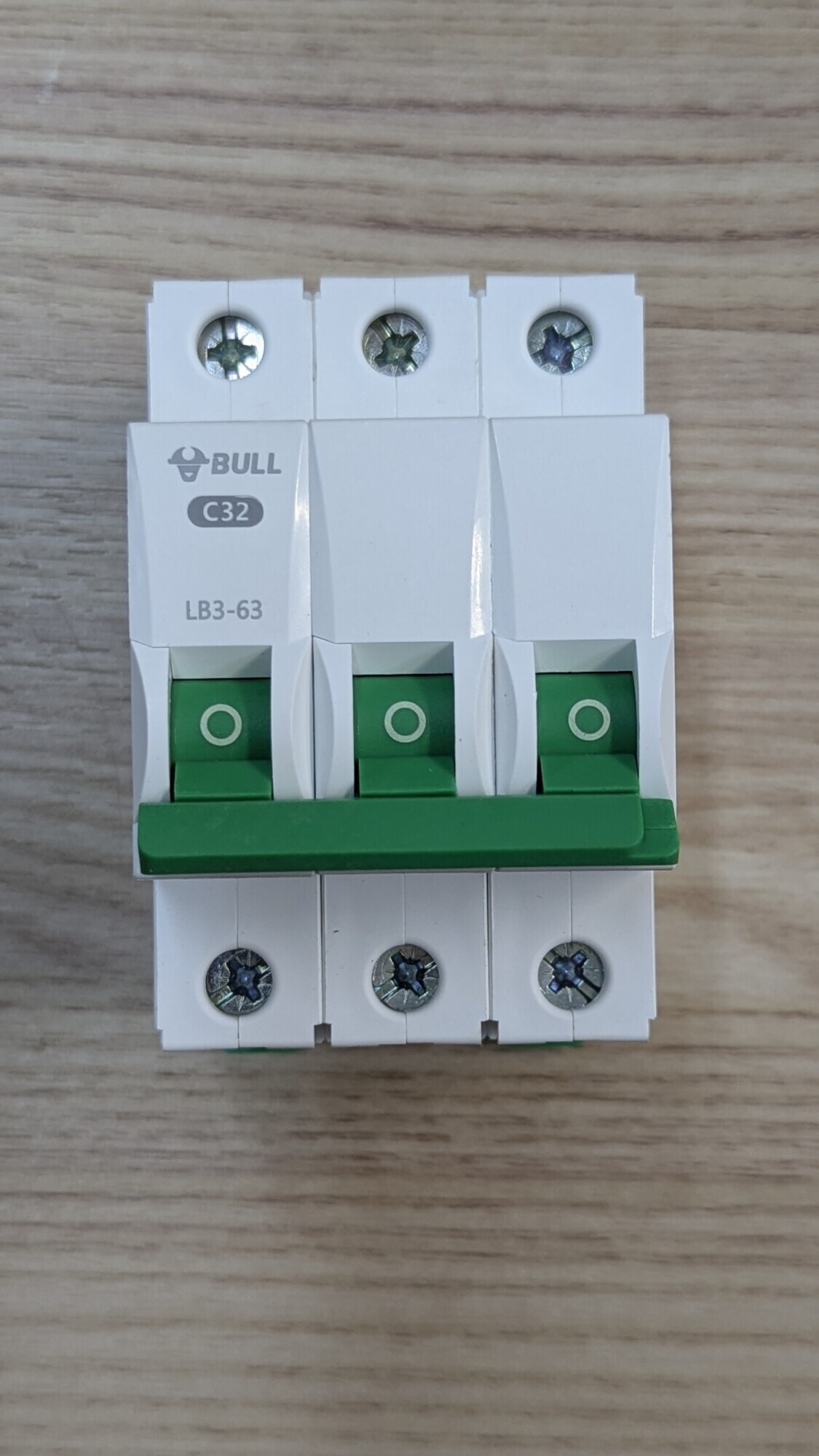 Bộ ngắt mạch điện – Aptomat 3 pha Gongniu – Chính hãng