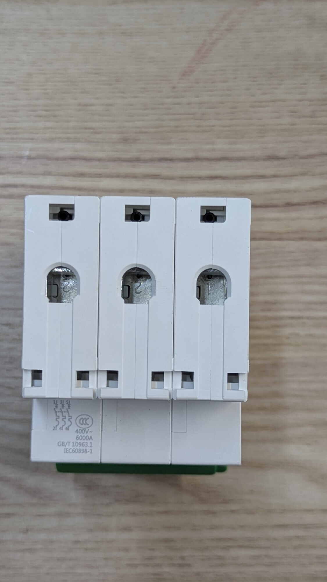 Bộ ngắt mạch điện – Aptomat 3 pha Gongniu – Chính hãng