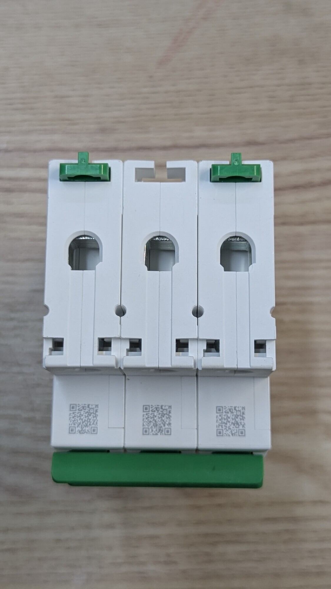 Bộ ngắt mạch điện – Aptomat 3 pha Gongniu – Chính hãng