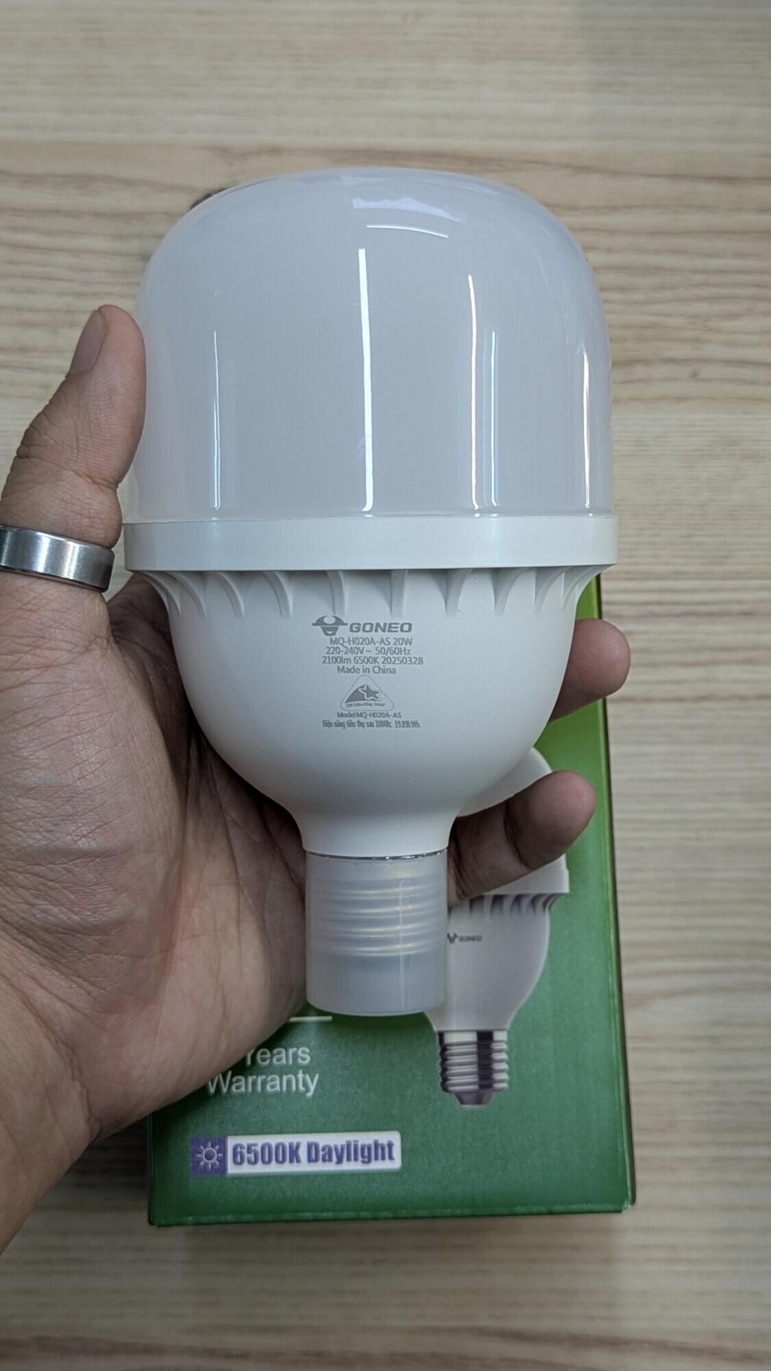 Bóng đèn LED Bulb Trụ Gongniu MQ - C020A BS - Công suất 20W - E27, 6500K
